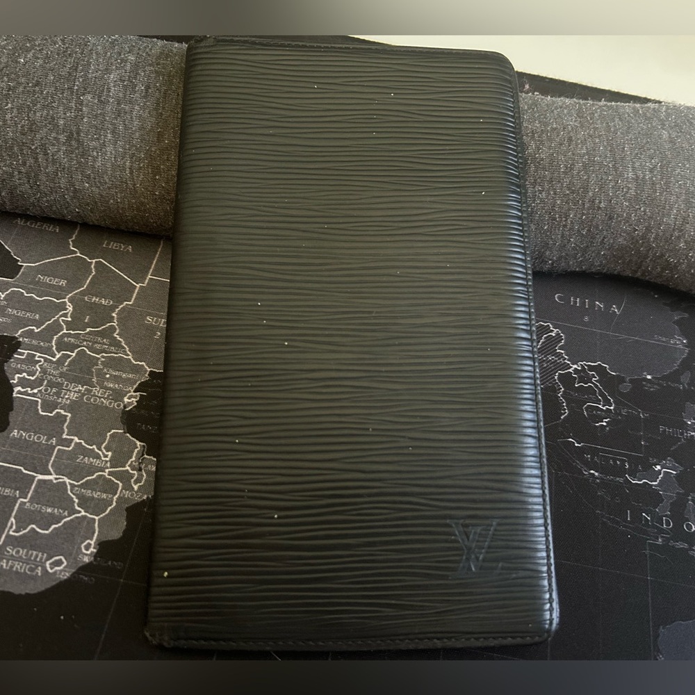 Louis Vuitton Epi leather wallet